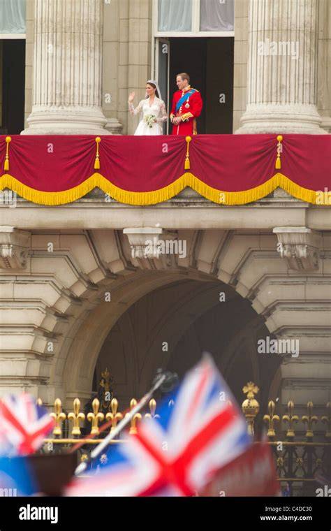 William e Kate sul balcone di Buckingham Palace
