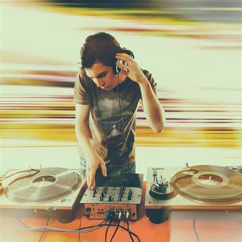 DJ che mixa musica a un matrimonio