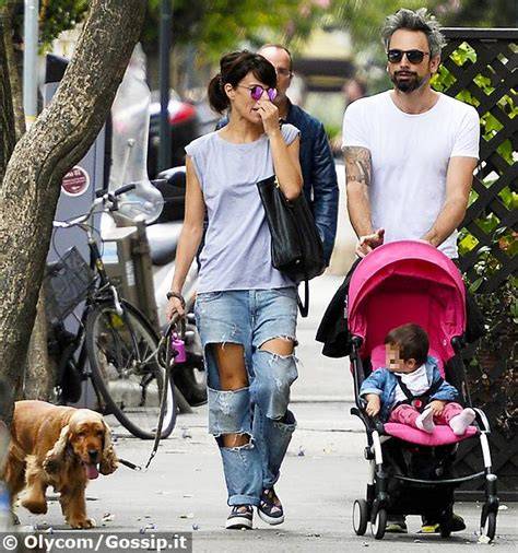Foto di Bianca Guaccero e Dario Acocella con la figlia Alice