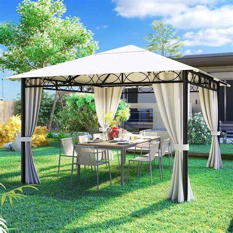 Vista aerea di un giardino con gazebo per matrimoni