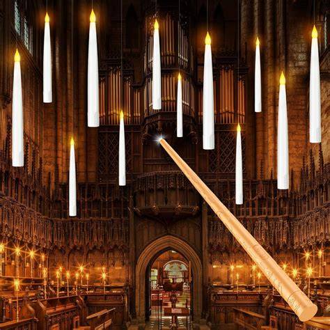 Illuminazione soffusa con candele in chiesa