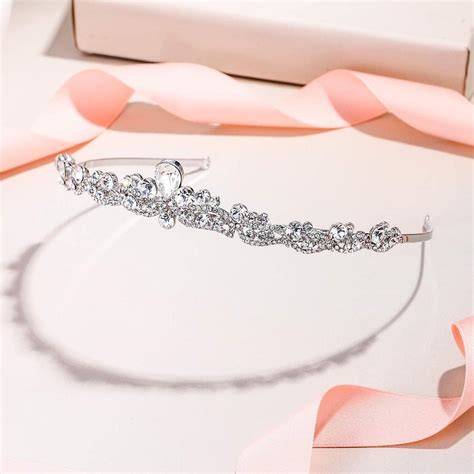 Tiara a goccia ispirata al Natale