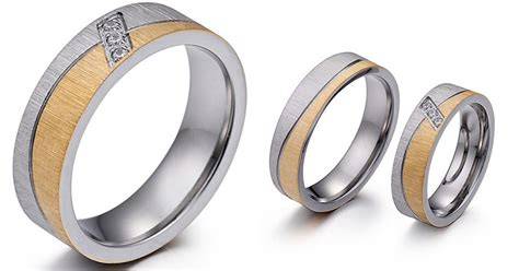 Anello in acciaio inossidabile con zirconi