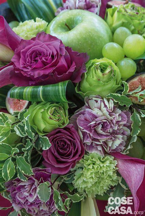 Centrotavola con frutta e fiori