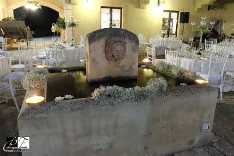 Interno del Casale delle Rose con allestimento matrimonio