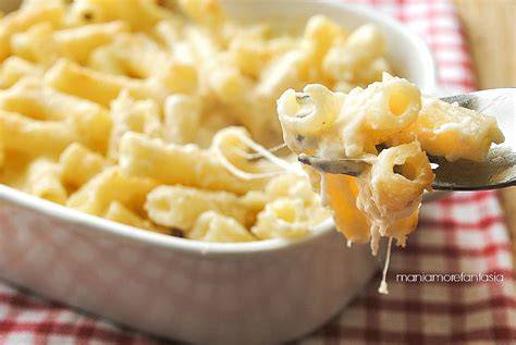 Formaggio grattugiato sui maccheroni