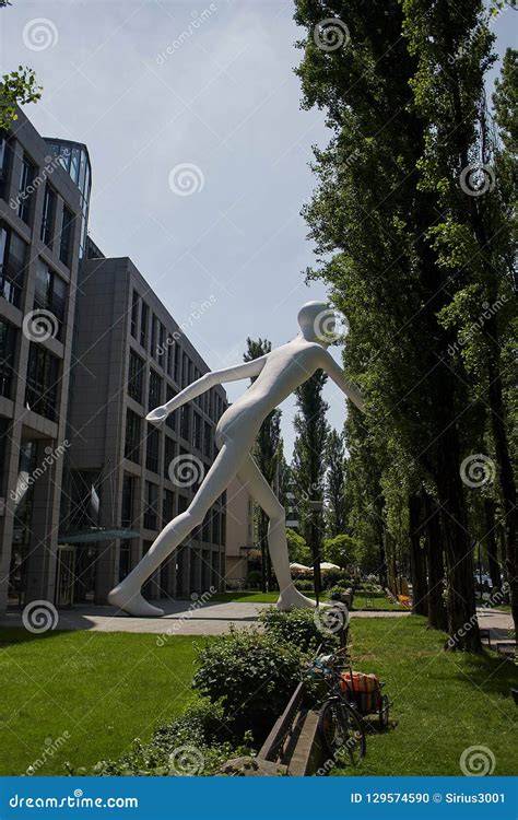 Statua moderna di Ataulfo