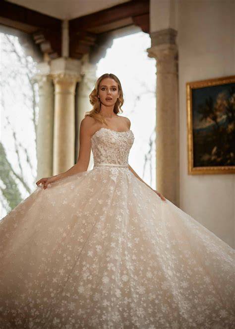 Barbie in un abito da sposa da principessa con tulle e fiocchi