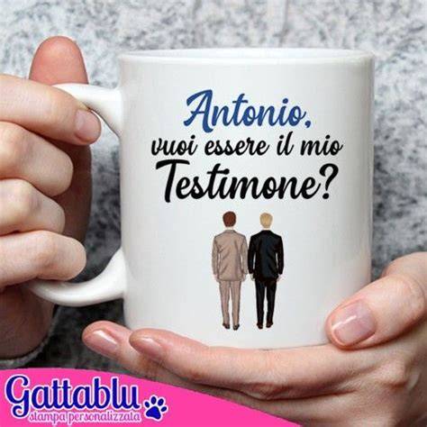 Dettaglio di una maglietta con scritta 