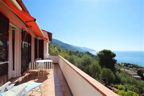 Villa Kailasha con vista mare