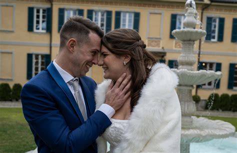 Collage di foto di coppie in diverse fasi del loro matrimonio