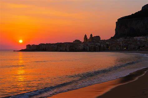Vista mare al tramonto