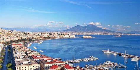 Panorama del Golfo di Napoli da una delle ville storiche