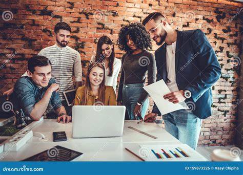 Professionisti del wedding che lavorano insieme