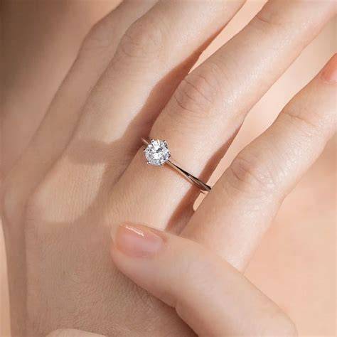 Anello di fidanzamento con diamante solitario