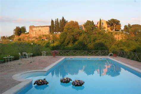 Piscina all'aperto del Borgo di Tragliata