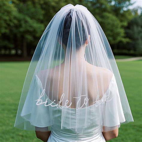 Velo da sposa ricamato per addio al nubilato