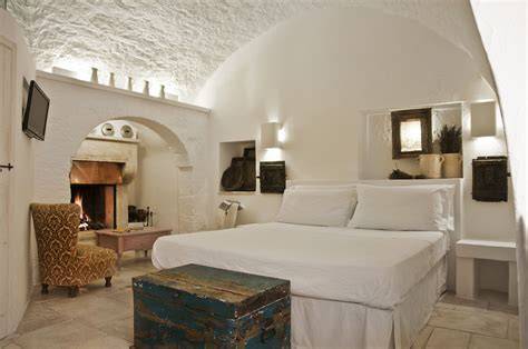 Interni di una camera in masseria con dettagli rustici