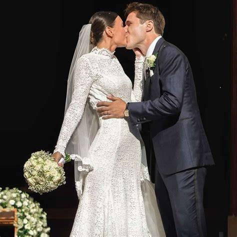Federico Chiesa e Lucia Bramani durante il matrimonio