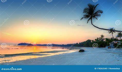 Panorama di una spiaggia tropicale
