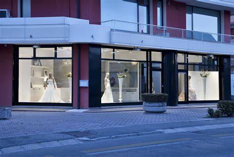 Vetrina negozio abiti da sposa