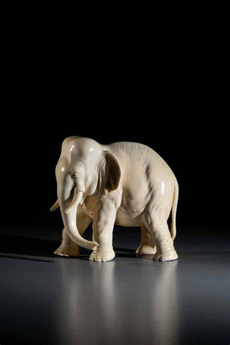 Elefante e avorio scolpito