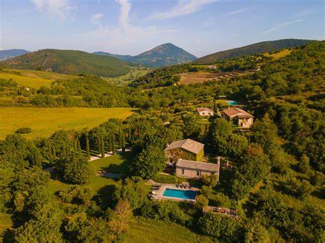 Vista panoramica della campagna umbra dalla Tenuta di Murlo