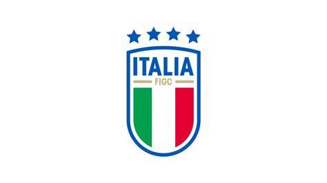 Logo della nazionale italiana di calcio e un piatto di pasta