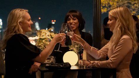 Celebrazione del corpo femminile con amiche