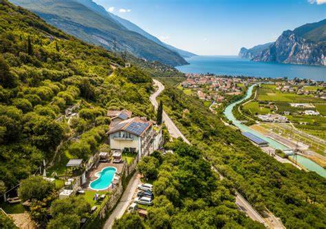 Vista panoramica del Lago di Garda dall'A-ROSA Hotel