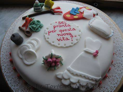 torta di addio al nubilato con scritta divertente
