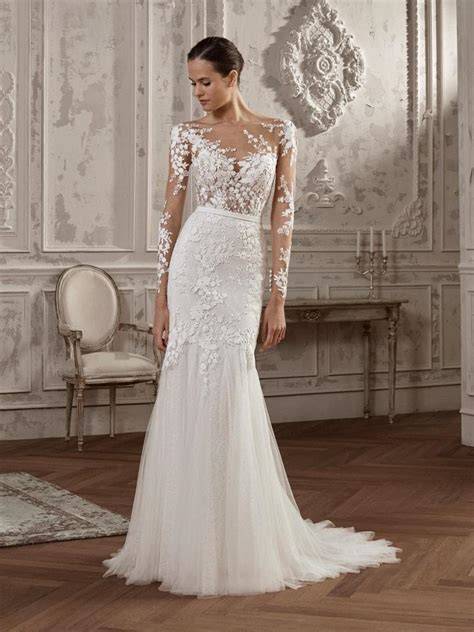 Tavola comparativa di abiti da sposa effetto tatuaggio