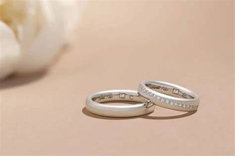 Anello di fidanzamento e fede nuziale abbinati