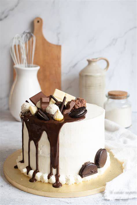 Immagine di una wedding cake elegante e decorata
