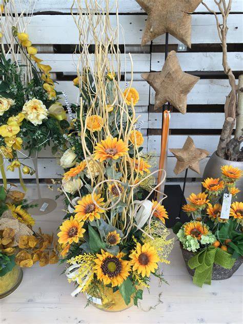 Composizione di girasoli e fiori estivi
