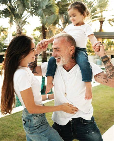 Gianluca Vacchi e Sharon Fonseca con la figlia Blu Jerusalema