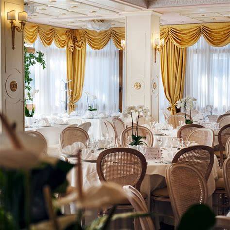 Interno elegante di una delle sale dell'Hotel Conca d'Oro
