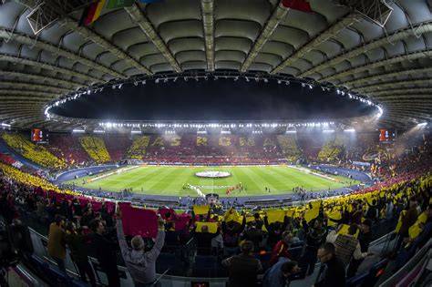 Stadio di calcio con tifosi