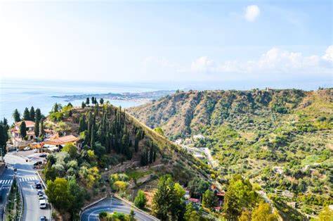 Paesaggio siciliano con mare