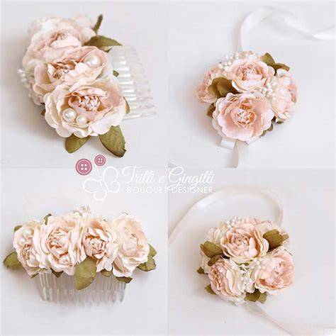 Corsage coordinato con gli altri accessori per capelli