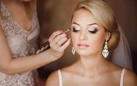 Preparazione della pelle prima del trucco sposa