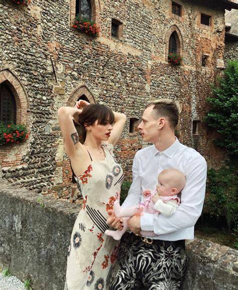 Valentina Pegorer e Boss Doms con la figlia Mina