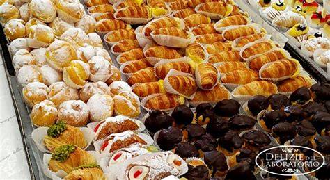 Varietà di dolci artigianali della Pasticceria Di Paolo
