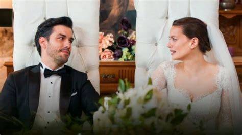 Nuh e Sevilay durante la cerimonia nuziale