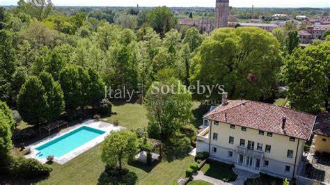 vista aerea del ristorante Il Ritrovo con parco e piscina