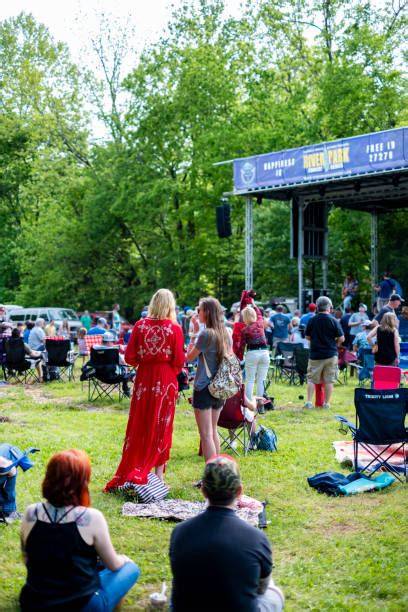 Persone che assistono a un concerto all'aperto a Central Park