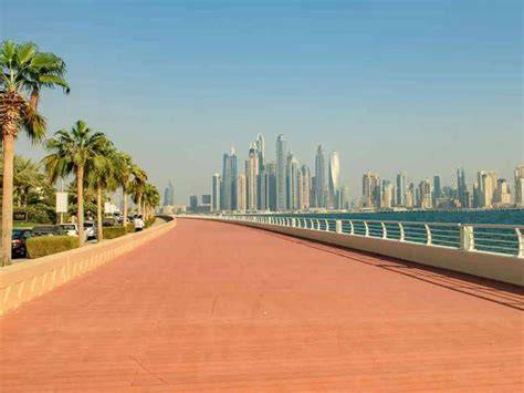 Vista dello skyline di Dubai dal Palm Jumeirah Boardwalk