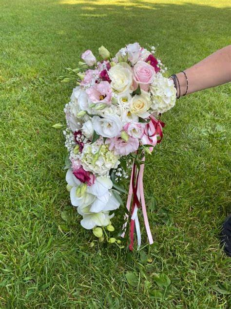 Bouquet da sposa a cascata con orchidee rosa, rose e ortensie