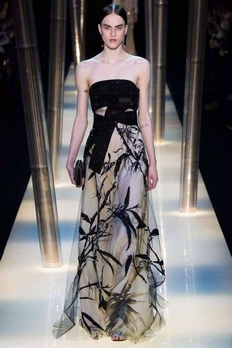 Abito da sera Armani Privé in tulle di seta con strascico