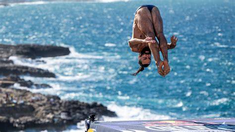 He Zi durante una competizione di tuffi